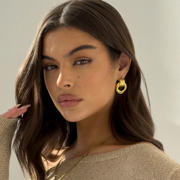 DOUBLE KNOT EARRINGS GOLD - Picture 3 of 7